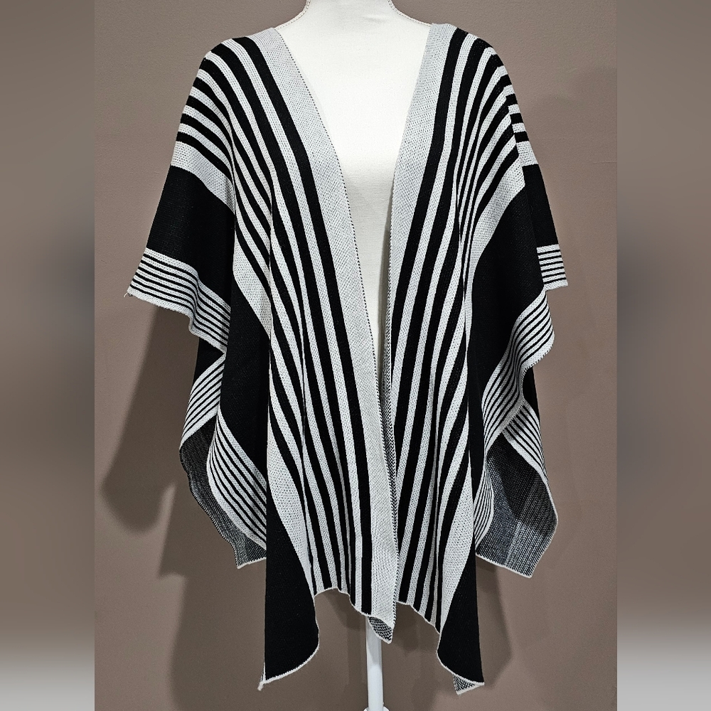 Mudd Poncho size OS